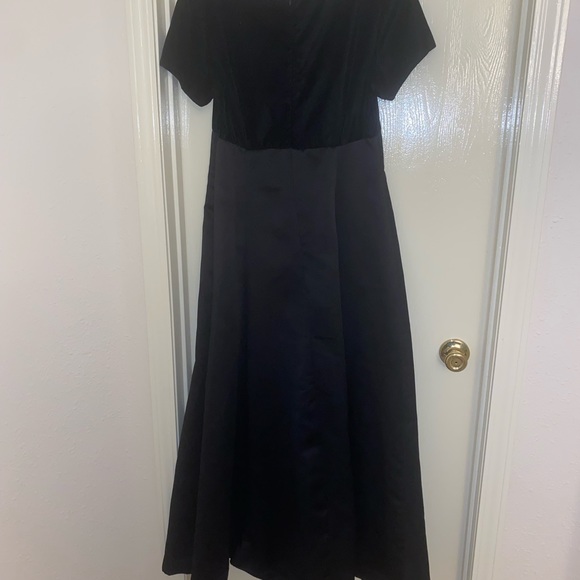 Long black performance dress - Picture 2 of 5